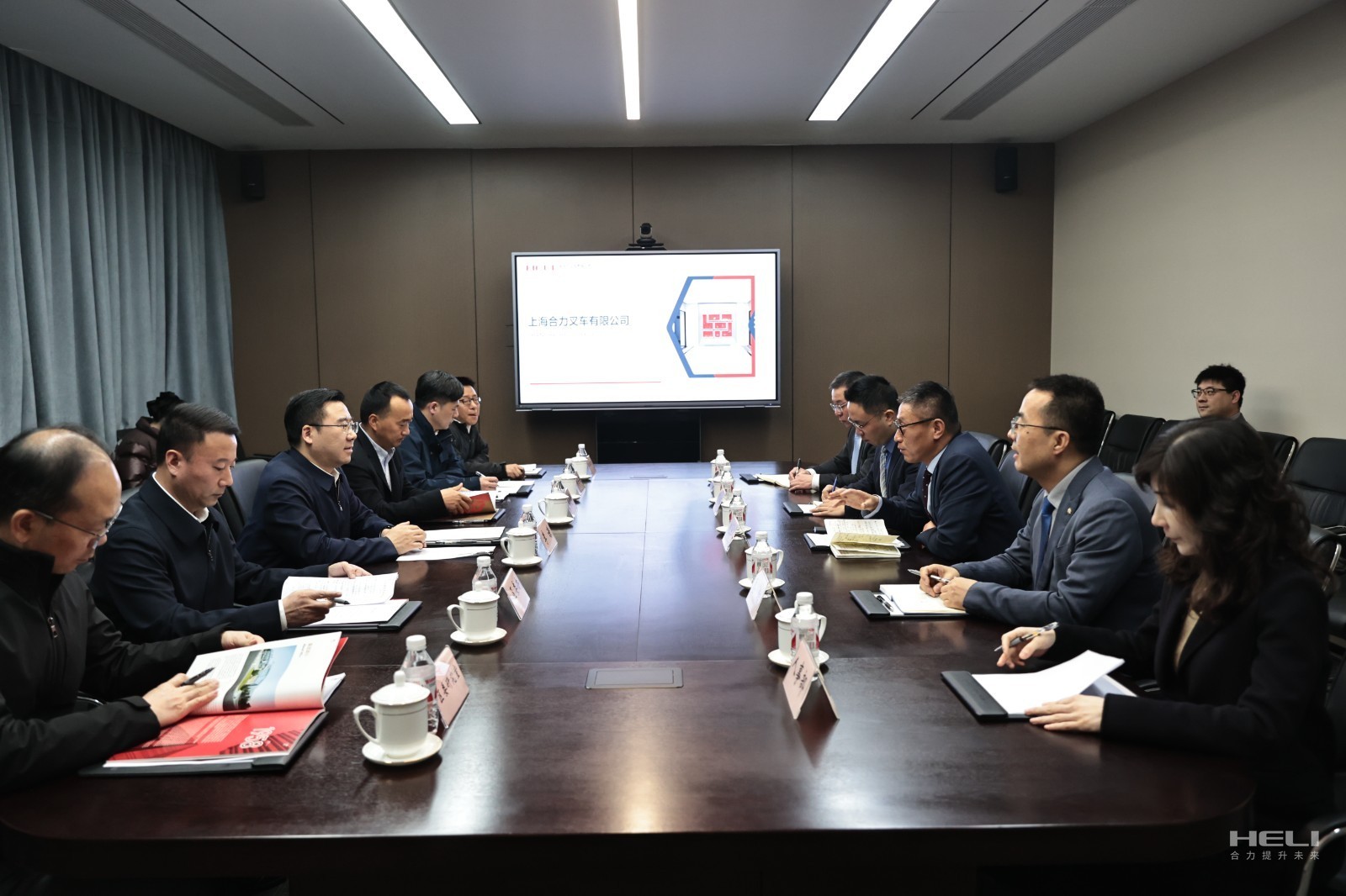 Li Qian, Secretary of the CPC Hongkou District Committee of Shanghai, conducted a field research on Shanghai Heli.